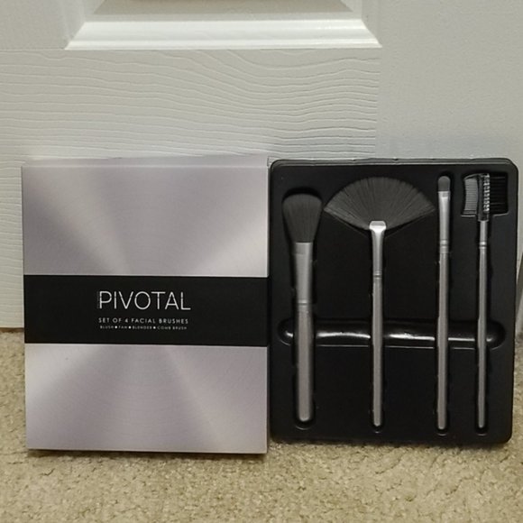 Pivotal Cosmetics 4 PC. Brush Set Makeup NEW - Picture 6 of 7